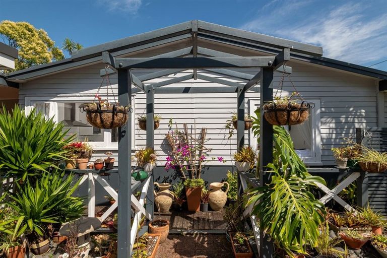 Photo of property in 1/129 Edmonton Road, Te Atatu South, Auckland, 0610