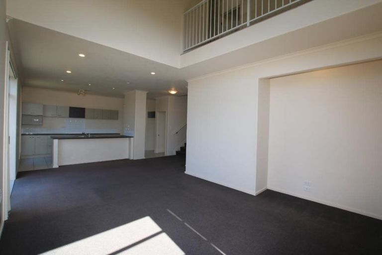 Photo of property in 74 George Deane Place, Greenhithe, Auckland, 0632