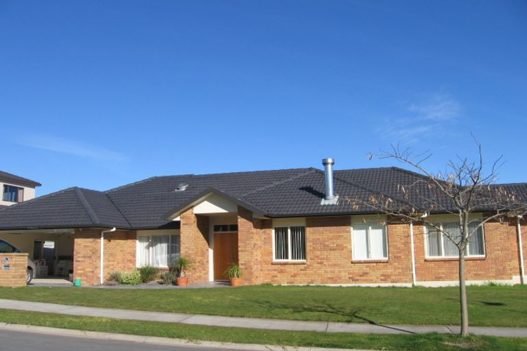 Photo of property in 1 Bejoy Rise, East Tamaki Heights, Auckland, 2016