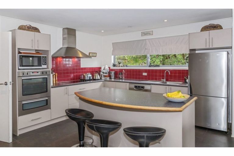 Photo of property in 1 Pluto Place, Beach Haven, Auckland, 0626