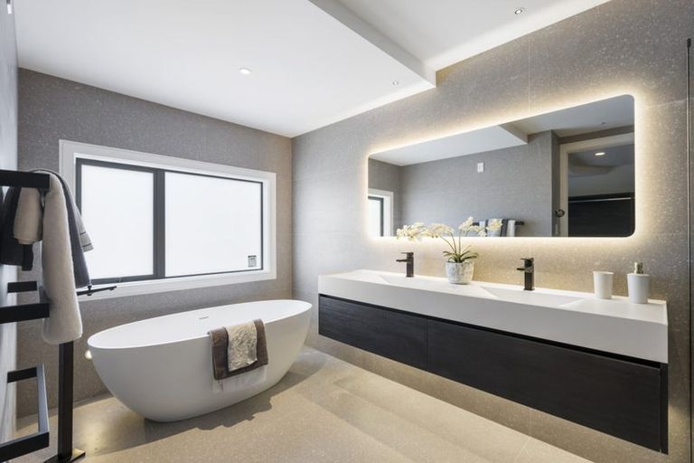 Photo of property in 61a Churchill Road, Murrays Bay, Auckland, 0630