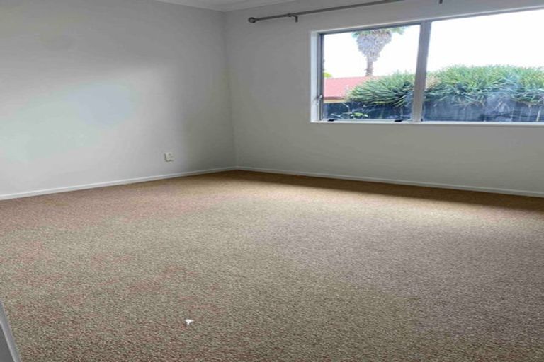 Photo of property in 2/4 Northall Road, New Lynn, Auckland, 0600