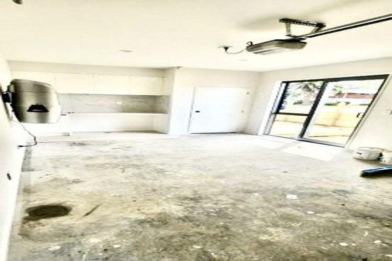 Photo of property in 39 Cascades Road, Pakuranga Heights, Auckland, 2010