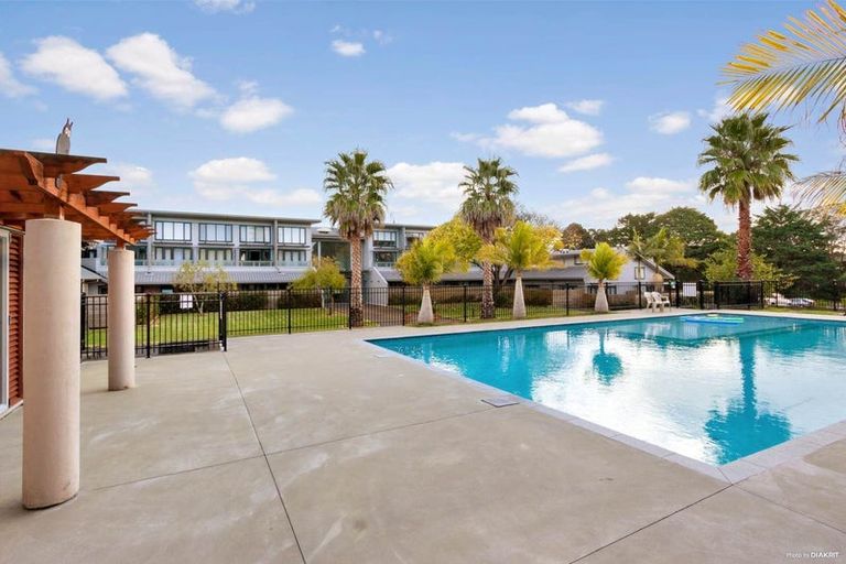 Photo of property in 1f/30 Westward Ho, Glen Eden, Auckland, 0602