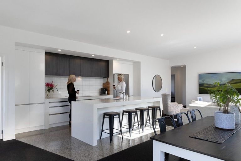 Photo of property in 10 Cassinia Close, Papamoa Beach, Papamoa, 3118