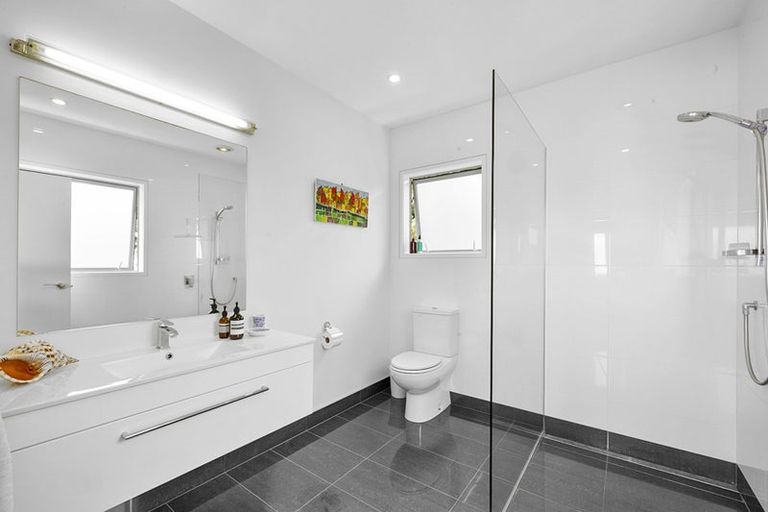 Photo of property in 11a Lismore Street, Strandon, New Plymouth, 4312