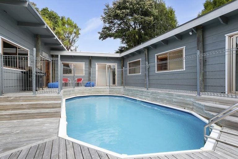 Photo of property in 114 Mountain Road, Henderson Valley, Auckland, 0612