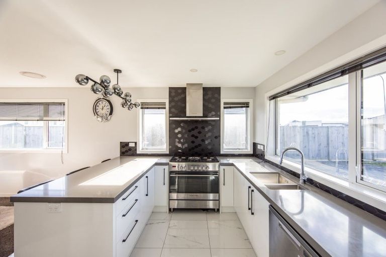 Photo of property in 47 Atlantic Drive, Fitzherbert, Palmerston North, 4410