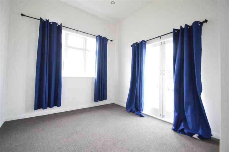 Photo of property in 40 Weraroa Road, Levin, 5510