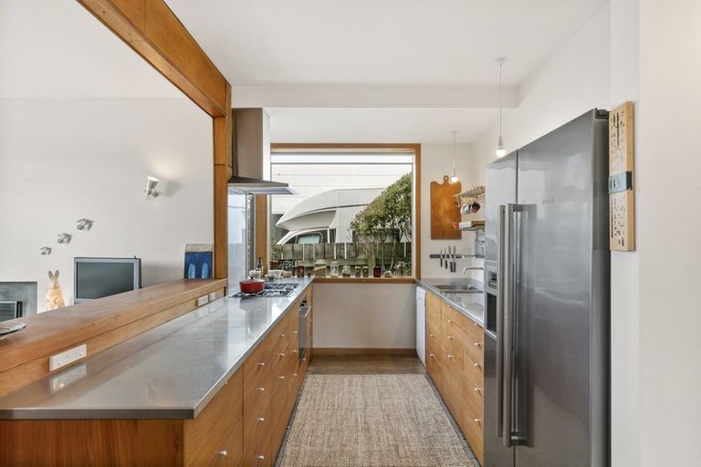 Photo of property in 178 Breaker Bay Road, Breaker Bay, Wellington, 6022