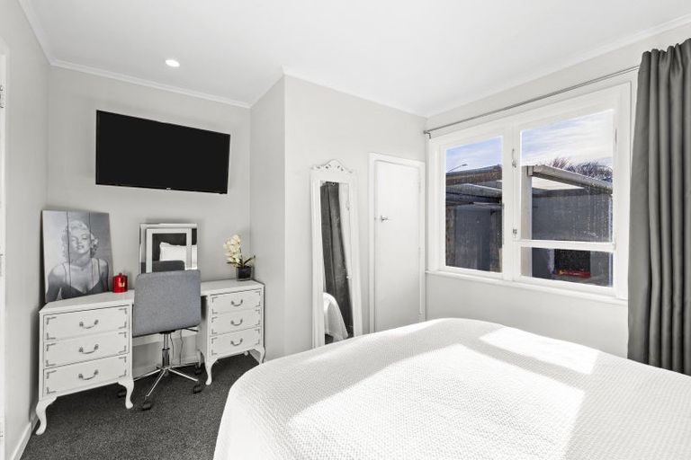 Photo of property in 1 Battersea Place, Roslyn, Palmerston North, 4414