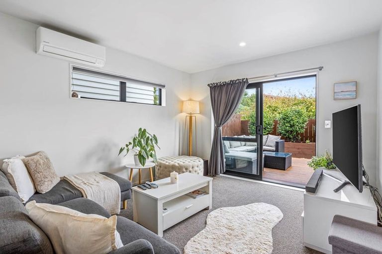 Photo of property in 6 Jean Alma Lane, Wattle Downs, Auckland, 2103
