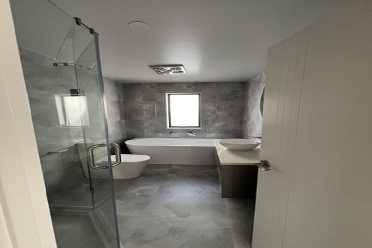 Photo of property in 2a Askew Place, Farm Cove, Auckland, 2012