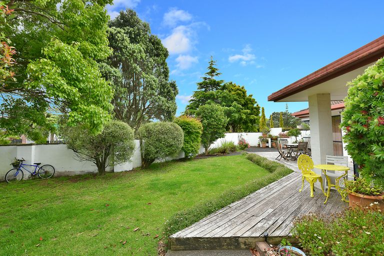 Photo of property in 27 Maygrove Drive, Orewa, 0931