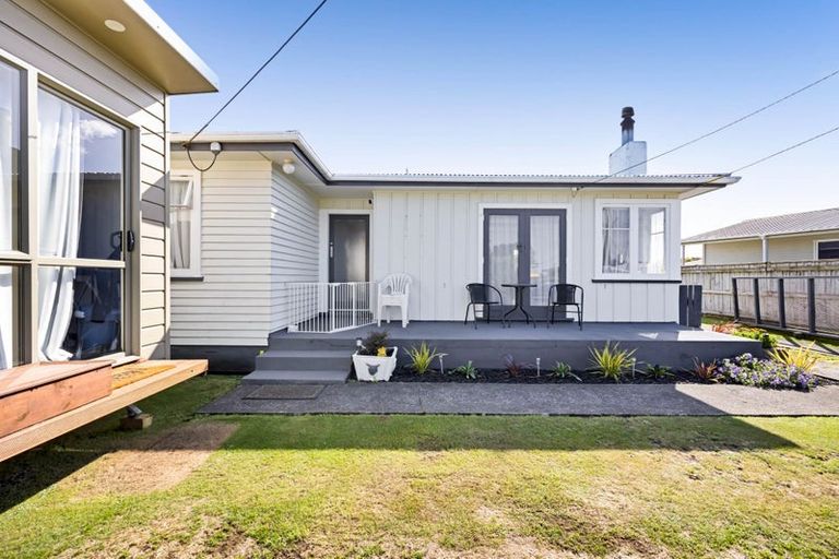 Photo of property in 8 Pacey Avenue, Hawera, 4610