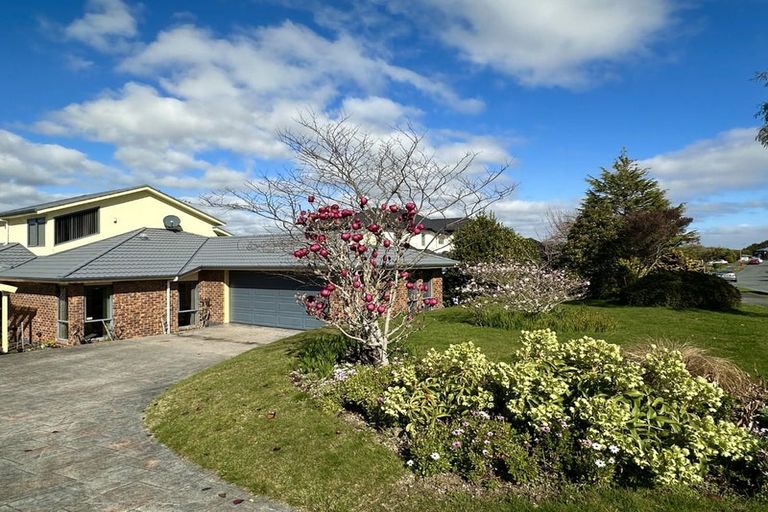 Photo of property in 5 Birkinshaw Grove, Riverstone Terraces, Upper Hutt, 5018