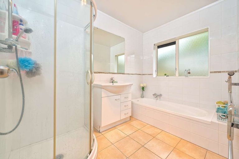 Photo of property in 3 Bernina Place, Weymouth, Auckland, 2103