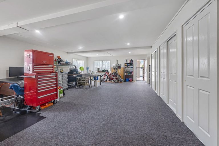 Photo of property in 5 Courtneys, West Harbour, Auckland, 0618