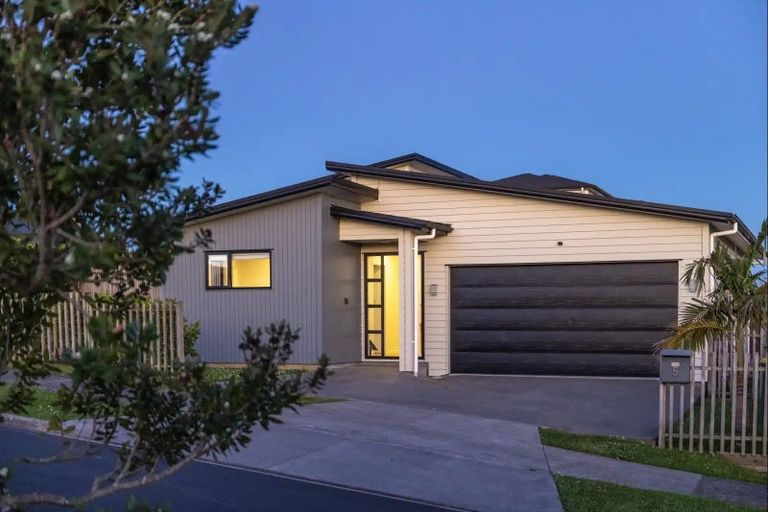 Photo of property in 5 Byron Drury Way, Riverhead, 0820