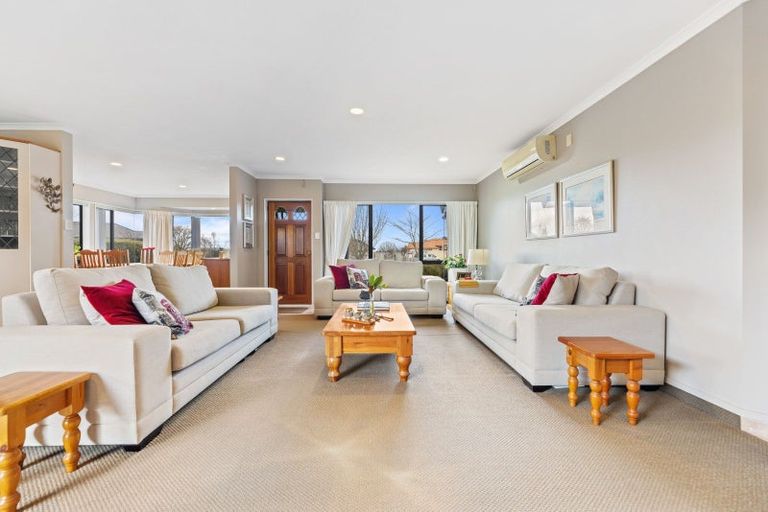 Photo of property in 43 Kinder Street, Acacia Bay, Taupo, 3330