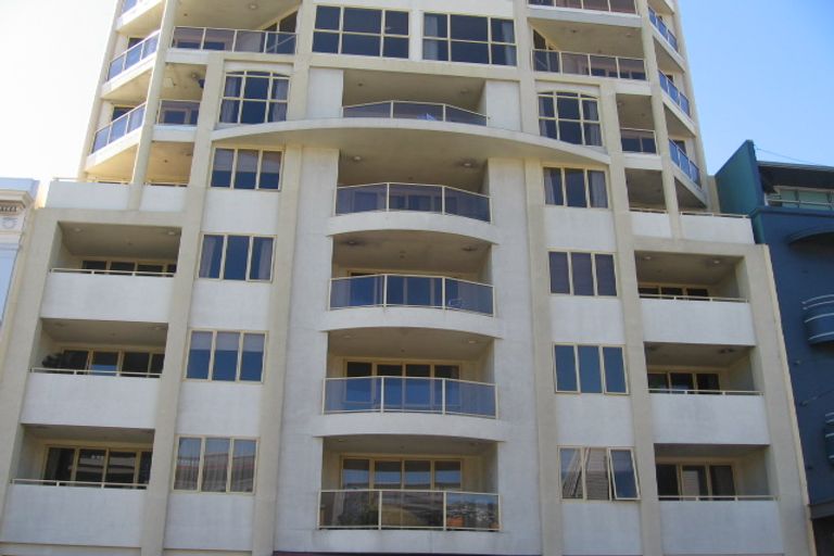 Photo of property in 5a/5 Kent Terrace, Mount Victoria, Wellington, 6011