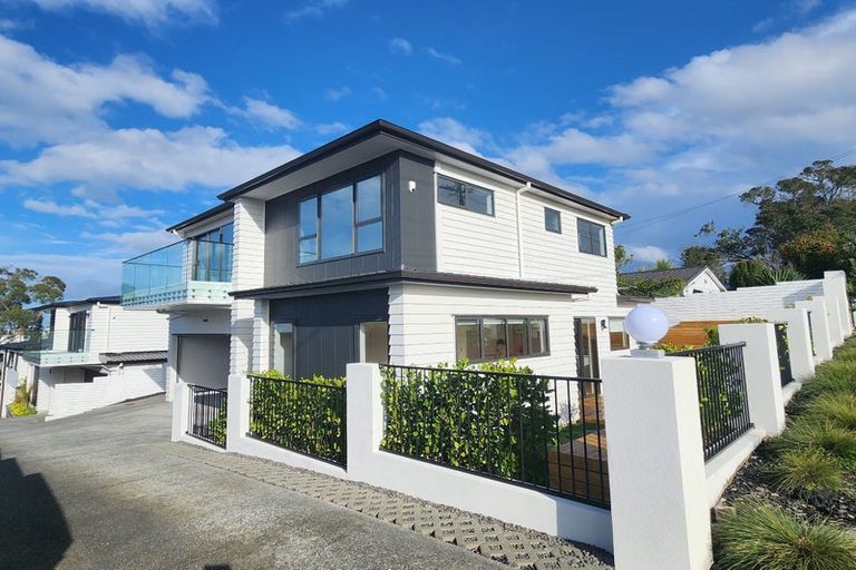 Photo of property in 27 Deep Creek Road, Waiake, Auckland, 0630