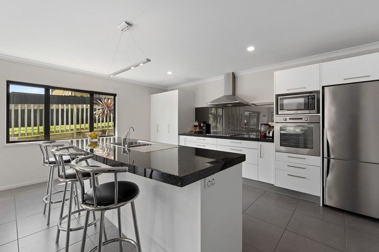 Photo of property in 218 Schnapper Rock Road, Schnapper Rock, Auckland, 0632