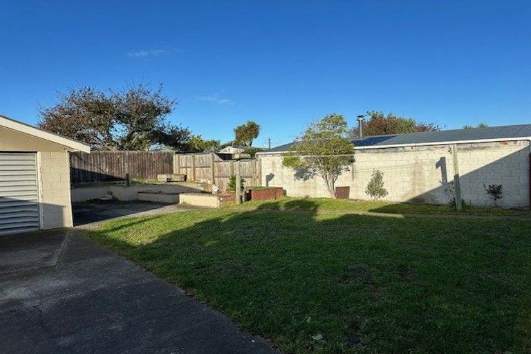 Photo of property in 102 Effingham Street, North New Brighton, Christchurch, 8083