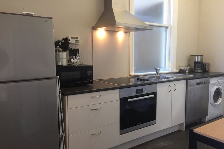 Photo of property in 17 Portland Crescent, Thorndon, Wellington, 6011