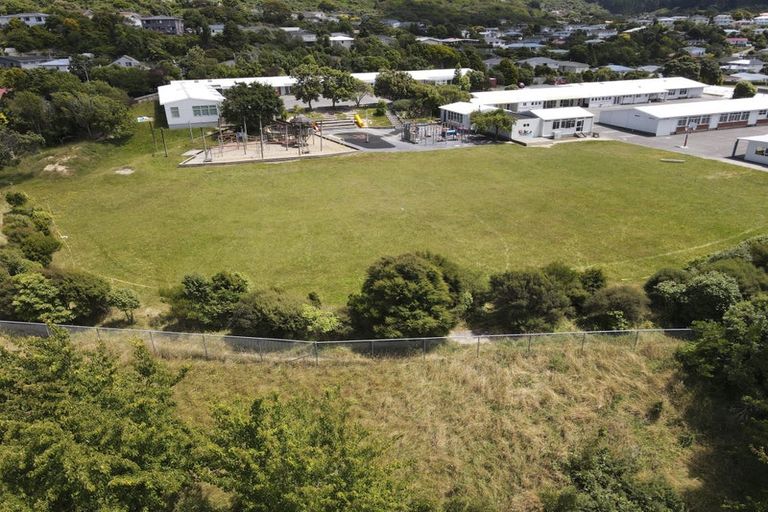 Photo of property in 105 Redwood Avenue, Tawa, Wellington, 5028