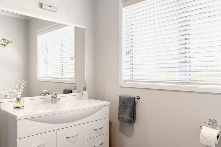 Photo of property in Trackside Villas, 22/91 Mako Mako Road, Levin, 5510