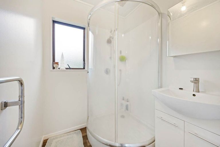 Photo of property in 48a Brains Road, Kelston, Auckland, 0602