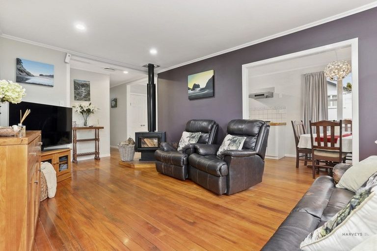 Photo of property in 512 West Coast Road, Oratia, Auckland, 0604