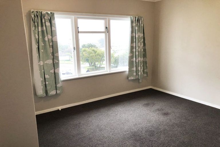 Photo of property in 7a-7b Devon Place, Cannons Creek, Porirua, 5024