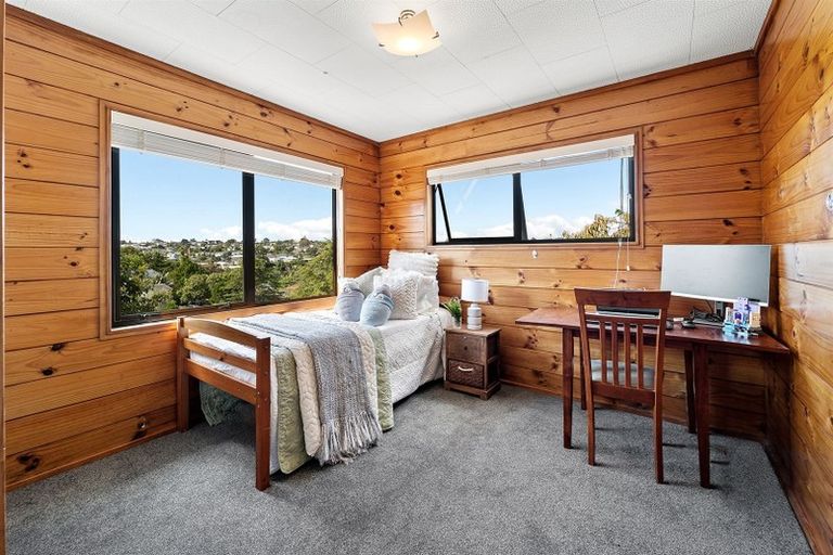 Photo of property in 2/18 Clensmore Place, Torbay, Auckland, 0630