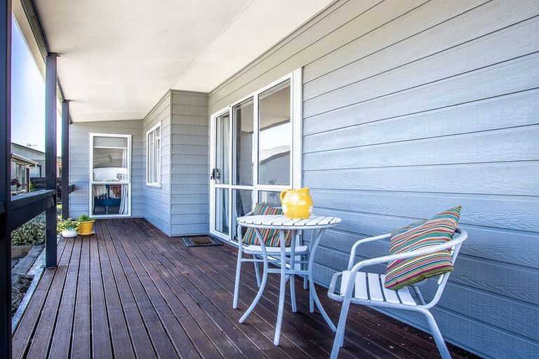 Photo of property in 13 Rutherford Drive, Waikanae Beach, Waikanae, 5036