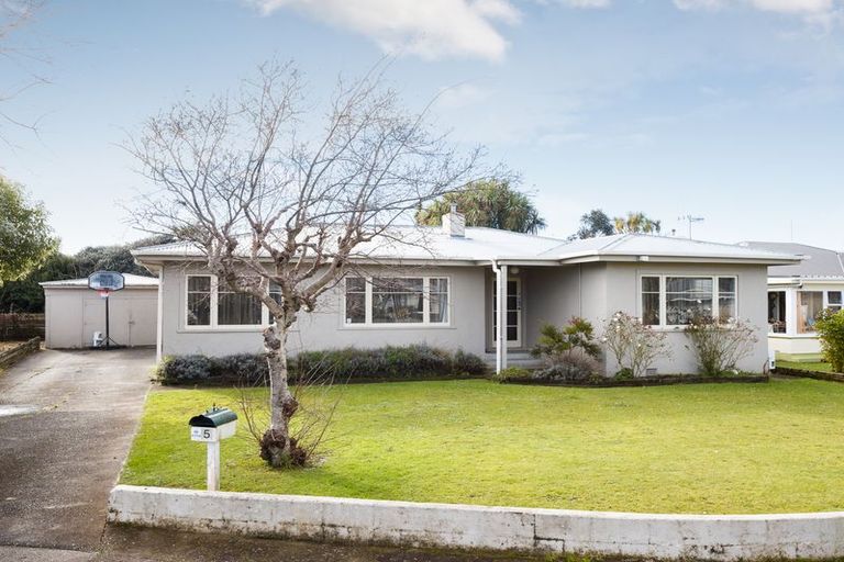 Photo of property in 5 Strathmore Place, Awapuni, Palmerston North, 4412