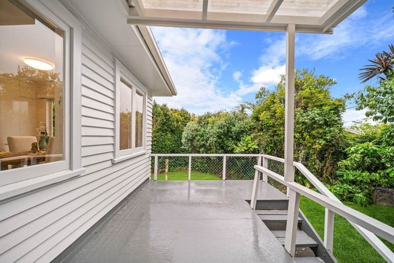 Photo of property in 1/63 Arran Road, Browns Bay, Auckland, 0630