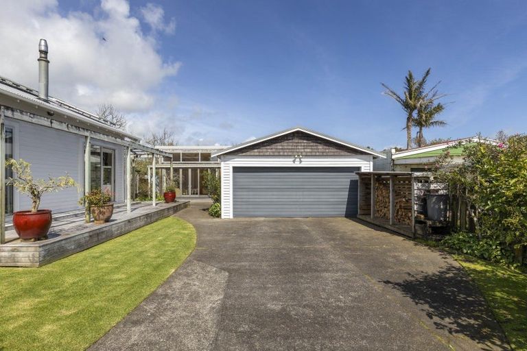 Photo of property in 5 Harris Street, Waitara, 4320