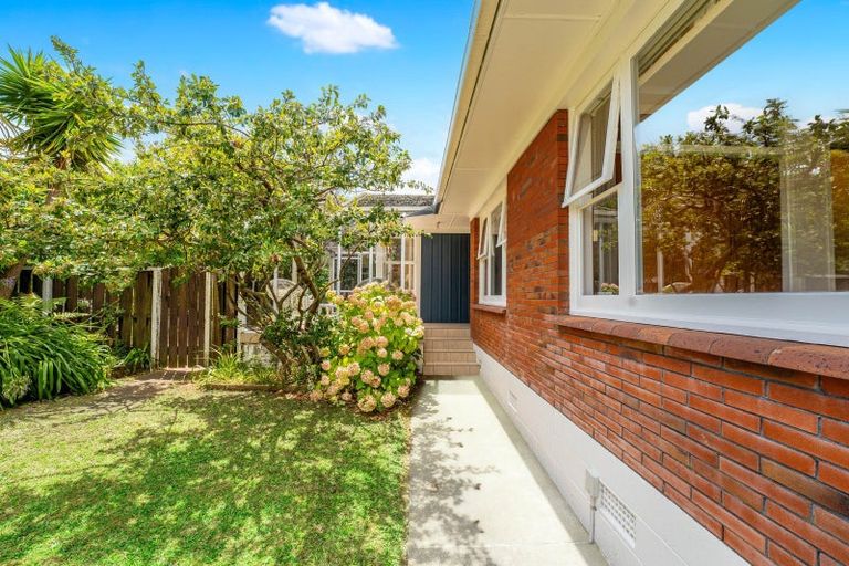 Photo of property in 8 Sorrel Crescent, Bucklands Beach, Auckland, 2012