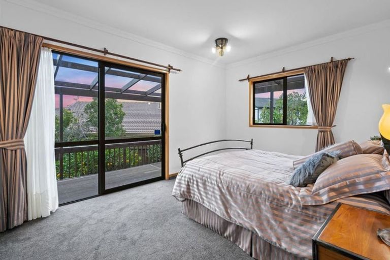 Photo of property in 37 Santa Monica Place, Goodwood Heights, Auckland, 2105