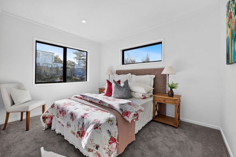 Photo of property in 13 Cedar Heights Avenue, Massey, Auckland, 0614
