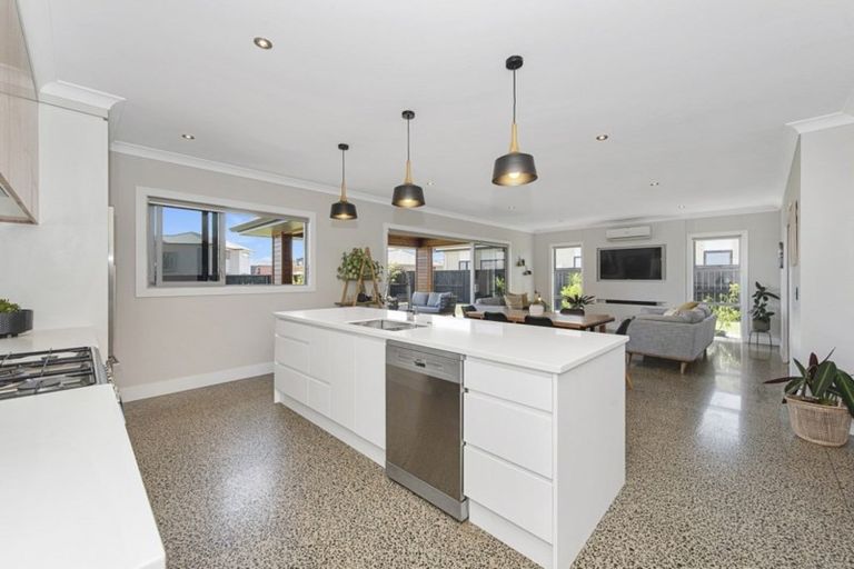 Photo of property in 32 Glaisdale Crescent, Flagstaff, Hamilton, 3210