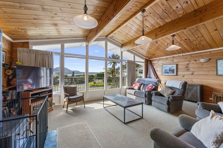 Photo of property in 8 Earle Place, Acacia Bay, Taupo, 3330