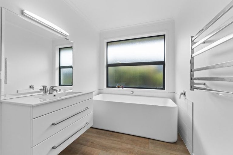 Photo of property in 32 Whiteley Street, Moturoa, New Plymouth, 4310