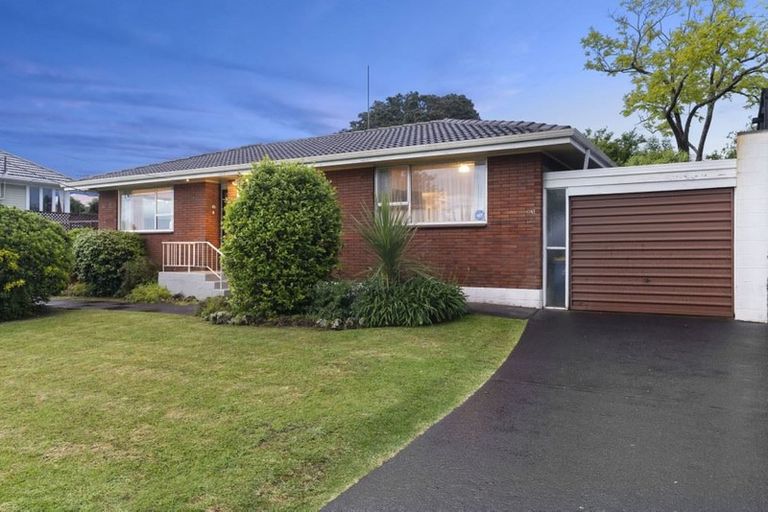 Photo of property in 2/56 Sunnynook Road, Sunnynook, Auckland, 0620