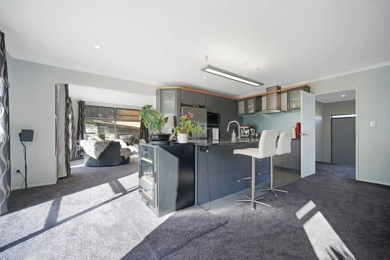 Photo of property in 13 Lambir Place, Fairview Heights, Auckland, 0632