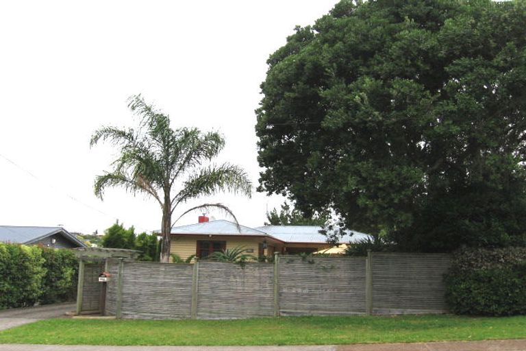 Photo of property in 1/46 Hillcrest Avenue, Hillcrest, Auckland, 0627