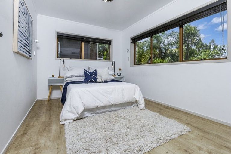 Photo of property in 18 Mappin Place, Chatswood, Auckland, 0626