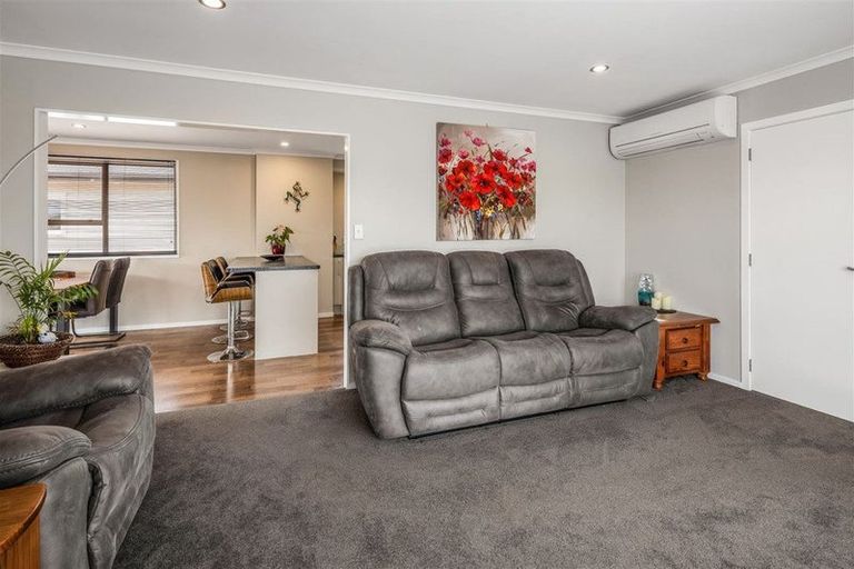 Photo of property in 166 Mark Avenue, Grenada Village, Wellington, 6037